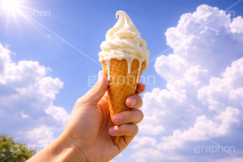 溶けたソフトクリーム,夏,アイス,暑い,アイスクリーム,ソフトクリーム,クリーム,コーン,ワッフル,ミルク,溶け,垂れ,清凉,真夏,青空,入道雲,涼,冷,スイーツ,菓子,デザート,おやつ,お菓子,冷菓子,甘い,sweet,summer,AI生成素材