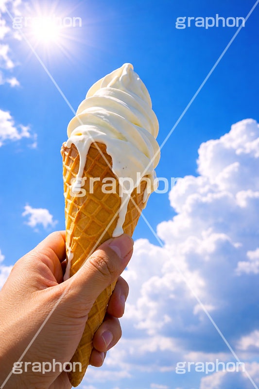 溶けたソフトクリーム,青空,暑い,アイスクリーム,ソフトクリーム,クリーム,コーン,ワッフル,ミルク,溶け,垂れ,清凉,夏,真夏,入道雲,涼,冷,アイス,スイーツ,菓子,デザート,おやつ,お菓子,冷菓子,甘い,sweet,summer,AI生成素材