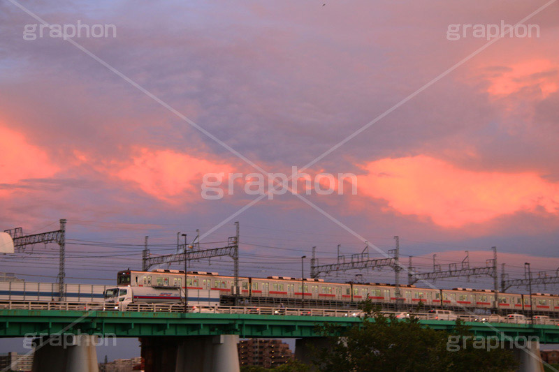 夕焼けの大井町線,夕焼け,夕日,夕暮れ,夕方,大井町線,電車,田園都市線,二子玉,二子玉川,玉川,にこたま,ニコタマ,世田谷区,川,河原,かわ,橋,河川,大井町,train