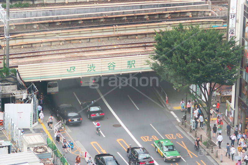 渋谷駅前,渋谷,しぶや,ハチ公,観光,交差点,渋谷駅,駅前,スクランブル,外国人,海外,shibuya,高架,高架下,ガード下