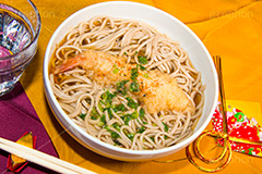 年越しそば,年越し蕎麦,３１日,年越し,大晦日,年末,えび天,海老天,ソバ,蕎麦,そば,だし,出汁,ダシ,蕎麦粉,日本料理,日本食,和食,つゆ,蕎麦汁,茹,えび,海老,海老天,てんぷら,天ぷら,ねぎ,七味,麺料理,麺類,japan,年の瀬,正月,お正月