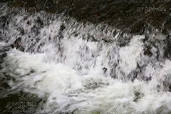 川の流れ,川,川原,河原,流れ,かわ,自然,水面,波紋,水,透,テクスチャ,テクスチャ―,自然,水系,泡,激流,急流,texture,bubble,river