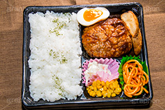 ハンバーグ弁当,半熟卵,たまご,ハンバーグ,バーグ,肉,ポテト,スパゲッティ,コーン,ポテサラ,ポテトサラダ,付け合わせ,弁当,べんとう,コンビニ,惣菜,焼き,洋食,ご飯,ごはん,白飯,hamburg,rice