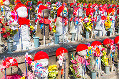 千躰子育地蔵尊,増上寺,芝公園,浄土宗,地蔵,お地蔵さん,子育て,安産,子供,こども,祈願,頭巾,赤い頭巾,風車,並ぶ,多い,大量,寺院,寺,参拝,重要文化財,文化財,港区,japan,temple,和