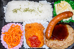 ハンバーグ弁当,ハンバーグ,バーグ,マカロニ,パスタ,コロッケ,スパゲッティ,ウィンナー,ポテサラ,ポテトサラダ,付け合わせ,弁当,べんとう,コンビニ,惣菜,焼き,洋食,ご飯,ごはん,白飯,hamburg,pasta,rice