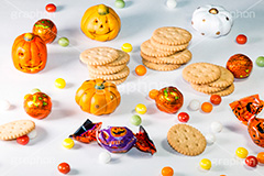 トリックオアトリート,ハロウィンお菓子,チョコレート,チョコ,キャンディ,飴,ビスケット,ハロウィンパーティー,ハロウィン,ハロウィーン,はろうぃん,パーティー,お菓子,菓子,こども,子供,キッズ,イベント,スイーツ,秋,行事,トリート,ジャックオランタン,ジャックオーランタン,パンプキン,Treat,chocolate,candy,biscuit,pumpkin,Halloween,party,kids