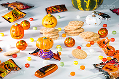 トリックオアトリート,ハロウィンお菓子,チョコレート,チョコ,キャンディ,飴,ビスケット,ハロウィンパーティー,ハロウィン,ハロウィーン,はろうぃん,パーティー,お菓子,菓子,こども,子供,キッズ,イベント,スイーツ,秋,行事,トリート,ジャックオランタン,ジャックオーランタン,パンプキン,Treat,chocolate,candy,biscuit,pumpkin,Halloween,party,kids