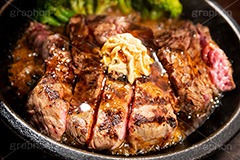 ステーキ,鉄板,肉,肉食,meat,steak,garlic,beef,broccoli,ブロッコリー,ビーフ,湯気,あつあつ,熱々,牛肉,焦げ,焼き,にんにく,ニンニク,ガーリック,レア,脂,脂質,スタミナ,タレ,たれ,ソース,洋食