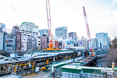 工事中の御茶ノ水駅,御茶ノ水,駅,工事中,鉄道,電車/鉄道,ホーム,改良,千代田区,聖橋,電車,総武線,中央線,クレーン,重機,JR,train