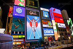 道頓堀の夜景,夜景,夜,道頓堀,道頓堀川,繁華街,観光地,大阪府,大阪市,中央区,飲食店,たこ焼き,くいだおれ,なんば,商店街,看板,広告,ネオン,グリコ,雑踏,都会の雑踏,混雑,人混み,賑やか,大阪,とんぼり,リバーウォーク,繫華街,夜の街,夜の町,japan,osaka,フルサイズ撮影