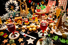 クリスマスパーティー,クリスマス,パーティー,CHRISTMAS,party,cake,chocolate,wine,dessert,winter,star,tree,illumination,Merry Christmas,メリークリスマス,イルミネーション,サンタ,サンタクロース,ツリー,クリスマスツリー,オーナメント,ケーキ,チョコレート,チョコ,スパークリングワイン,ワイン,松ぼっくり,スイーツ,デザート,冬,星,スター,靴下,スノードーム,フルーツケーキ,カップケーキ,いちご,イチゴ,苺,フルサイズ撮影