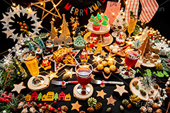 クリスマスパーティー,クリスマス,パーティー,CHRISTMAS,party,cake,chocolate,wine,dessert,winter,star,tree,illumination,Merry Christmas,メリークリスマス,イルミネーション,サンタ,サンタクロース,ツリー,クリスマスツリー,オーナメント,ケーキ,チョコレート,チョコ,スパークリングワイン,ワイン,松ぼっくり,スイーツ,デザート,冬,星,スター,靴下,スノードーム,フルーツケーキ,カップケーキ,いちご,イチゴ,苺,フルサイズ撮影