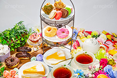 アフタヌーンティー,チーズケーキ,エクレア,ドーナツ,チョコ,チョコレート,パーティー,庭,ガーデン,garden,party,spring,tea,cake,cup,pot,macron,マシュマロ,カップ,ポット,ケーキ,マフィン,甘味,甘い,紅茶,ティー,お茶会,おやつ,お菓子,菓子,スイーツ,春,花,花びら,ガーリー,女子力,可愛い,かわいい,マカロン,フォーク,フルサイズ撮影