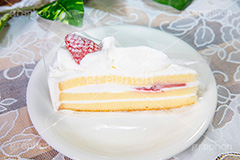 苺のショートケーキ,ケーキ,いちご,イチゴ,苺,ストロベリー,ショートケーキ,生クリーム,砂糖,クリーム,sweet,cream,strawberry,cake,dessert,フィルム,スイート,デザート,スイーツ,甘い,洋菓子,菓子,お菓子,フルサイズ撮影