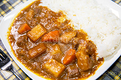 カレーライス,カレー,カリー,辛い,スパイス,夕飯,夕食,家庭の味,ご飯,ライス,和食,日本料理,日本食,にんじん,ニンジン,じゃがいも,ジャガイモ,curry,japan,フルサイズ撮影