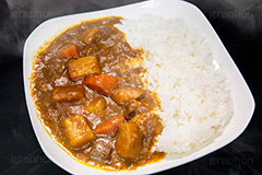 カレーライス,カレー,カリー,辛い,スパイス,夕飯,夕食,家庭の味,ご飯,ライス,和食,日本料理,日本食,にんじん,ニンジン,じゃがいも,ジャガイモ,curry,japan,フルサイズ撮影