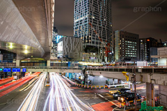 再開発中の夜の渋谷,渋谷,しぶや,駅前,桜丘口地区,夜,夜景,道路,車,渋谷大工事,建設,開発,工事,都市開発,再開発,光線,光跡,レーザービーム,2020,渋谷ストリーム,繫華街,夜の街,夜の町,フルサイズ撮影,shibuya,japan