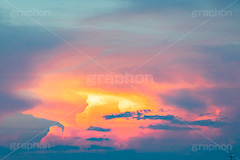 夕焼け,夕日,夕方,夕,日の入り,オレンジ,赤,染,雲,曇り,くもり,空,日没,現象,きれい,キレイ,綺麗,沈,空/天気,sunset,フルサイズ撮影