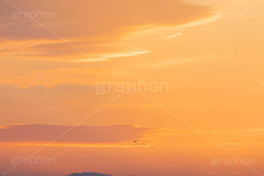 夕焼け,夕日,夕方,夕,日の入り,オレンジ,赤,染,雲,曇り,くもり,空,日没,現象,きれい,キレイ,綺麗,沈,空/天気,sunset,フルサイズ撮影