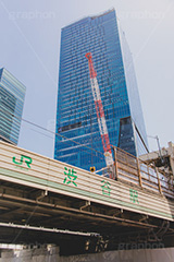 渋谷駅前,渋谷,シブヤ,しぶや,駅前,スクランブルスクエア,標示,看板,高架,高架下,ガード下,クレーン,重機,工事,japan,shibuya,フルサイズ撮影