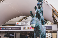 元住吉駅,元住吉,東横線,目黒線,東急電鉄,西口,駅前,駅,駅名,標示,看板,神奈川県,川崎市,中原区,電車,乗り物,電車/鉄道,ブレーメン,銅像,マスク,train,フルサイズ撮影