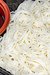 コンビニのそうめん,そうめん,素麺,だし,出汁,ダシ,日本料理,日本食,和食,つゆ,茹,冷やし,夏,麺料理,麺類,コンビニ,冷麦,ひやむぎ,サマー,summer,japan,フルサイズ撮影