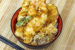 天丼,天どん,天ぷら,てんぷら,丼,どんぶり,天ぷらの盛り合わせ,天麩羅,和食,日本食,揚げ物,盛り合わせ,盛合せ,えび天,海老天,えび,エビ,海老,キス,さつま芋,サツマイモ,ししとう,シシトウ,椎茸,シイタケ,しいたけ,かき揚げ,japan,フルサイズ撮影