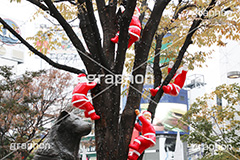 ハチ公前クリスマスデコレーション,渋谷,しぶや,ハチ公前,クリスマスオーナメント,クリスマス,CHRISTMAS,Xmas,飾り,デコレーション,イベント,おもちゃ,shibuya,冬,装飾,ornament,Santa,サンタ,サンタクロース,登る,上る,イルミネーション,行事