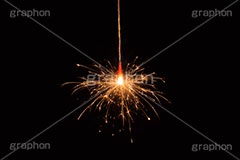 線香花火,手持ち花火,花火,はなび,夏,火花,風物詩,手持ち,華火,煙火,煙,儚い,火薬,季語,スパークル,fireworks,AI生成素材