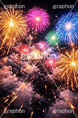 打ち上げ花火,花火,はなび,花火大会,祭り,夏祭り,夏,火花,風物詩,打ち上げ,打上,打上花火,華火,煙火,綺麗,きれい,キレイ,火薬,火,季語,まつり,派手,スターマイン,アニバーサリー,anniversary,fireworks,AI生成素材