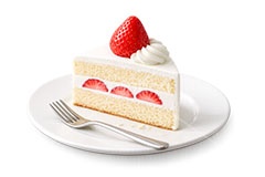 苺のショートケーキ,ケーキ,いちご,イチゴ,苺,ストロベリー,ショートケーキ,生クリーム,砂糖,クリーム,スイート,デザート,スイーツ,フォーク,甘い,洋菓子,菓子,お菓子,ティーカップ,紅茶,sweet,cream,strawberry,cake,dessert,fork,AI生成素材