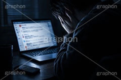 誹謗中傷,中傷,被害,被害者,開示,操作,掲示板,SNS,BBS,投稿,書き込み,こっそり,キーボード,パソコン,PC,手,人物,男性,インターネット,デジタル,秘密,内緒,keyboard,digital,Internet,hand,computer,AI生成素材