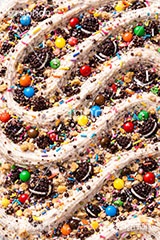 トッピングアイス,トッピング,マーブルチョコレート,マーブル,カラフルスプレー,クッキークリームアイス,クッキークリーム,チョコレートアイス,ココア,チョコ,バニラ,バニラアイス,アイスクリーム,ソフトクリーム,アイス,クリーム,フレーバー,清凉,夏,涼,冷,スイーツ,デザート,おやつ,菓子,お菓子,冷菓子,甘い,カロリー,テクスチャー,テクスチャ,texture,sweet,summer,icecream,ice,chocolate,cookie,cream,vanilla,AI生成素材