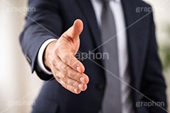 握手,君と握手！,紹介,自己紹介,初対面,顔合せ,顔合わせ,会,サラリーマン,リーマン,ビジネス,仕事,オフィス,スーツ,ネクタイ,背広,男性,男,青年,ワイシャツ,手,イメージ,職場,営業,就職,就活,転職,打ち合わせ,打合せ,ミーティング,会議,取引,成立,協力,人物,コミュニケーション,business,work,office,suit,hand,image,meeting,manner,communication,AI生成素材