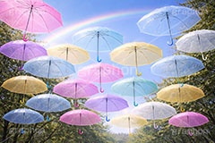 カラフルな傘,晴れ,天気,雨,梅雨,傘,ビニール傘,使い捨て,つゆ,雨粒,6月,吊る,浮く,飛ぶ,舞う,weather,rain,june,umbrella,AI生成素材