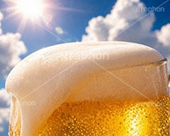 生ビール,夏,日差し,入道雲,ジョッキ,青空,逆光,ビール,ビア,ビールジョッキ,生中,大麦,麦芽,泡,飲み,家呑み,呑み,一杯,注がれた,冷え,飲む,飲み物,飲料,飲み会,ドリンク,お酒,酒,アルコール,冷,グルメ,乾杯,カンパイ,垂れ,あふれる泡,beer,summer,AI生成素材