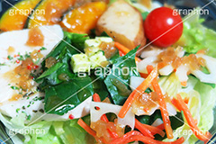 温野菜サラダ,温野菜,野菜,サラダ,さらだ,salad,ベーコン,ペッパー,胡椒,ホウレンソウ,ほうれん草,ほうれんそう,半熟,温玉,たまご,卵,タマゴ,玉子,とろとろ,とろける,ヘルシー,healthy,前菜