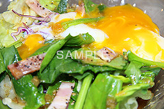 サラダ,さらだ,salad,ベーコン,ペッパー,胡椒,ホウレンソウ,ほうれん草,ほうれんそう,半熟,温玉,たまご,卵,タマゴ,玉子,とろとろ,とろける,ヘルシー,healthy,前菜