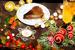 クリスマスパーティー,クリスマス,パーティー,CHRISTMAS,party,candle,キャンドル,オーナメント,ケーキ,チョコレート,チョコ,chocolate,wine,cake,dinner,スパークリングワイン,ワイン,松ぼっくり,ディナー,スイーツ,デザート,dessert,winter,冬