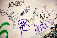 落書きされた壁,壁,道路,道,落書き,ラクガキ,らくがき,いたずら,イタズラ,罪,悪,ストリート,アート,自転車,駐輪,渋谷,スプレー,ペイント,ハンドル,タイヤ,bicycle,street,art,spray,paint,フルサイズ撮影